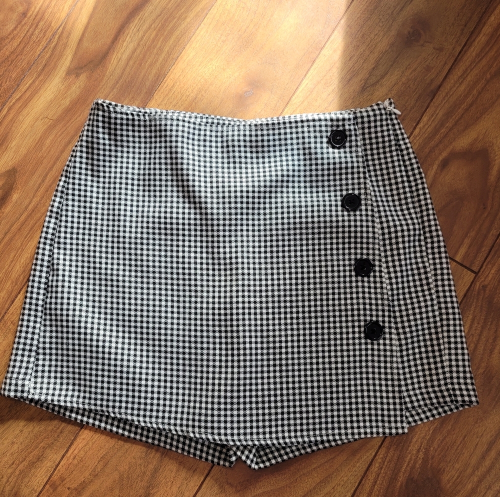 Kendal&Kylie skirt with shorts